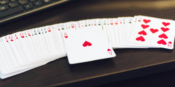 Sticky and Non-Sticky Mobile Casino Bonuses: Explained